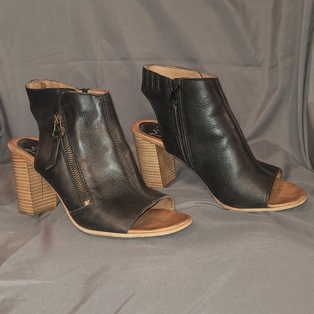 Miz Mooz Women's Black Leather Peep-Toe Heeled Sandals Sz. 40